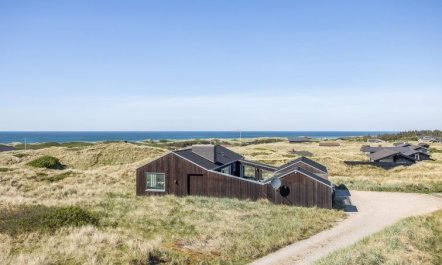 'Carit' - 450m from the sea