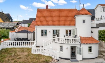 'Edmond' - 150m from the sea