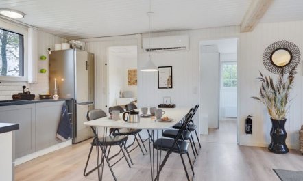 'Corina' - 100m from the sea 1