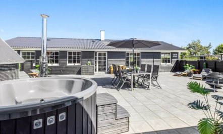 'Erna' - 400m from the sea