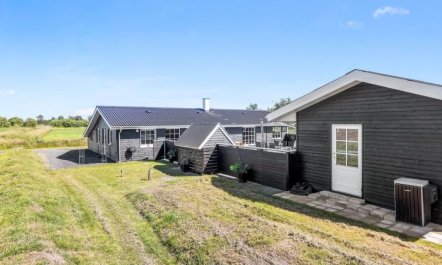 'Erna' - 400m from the sea 2