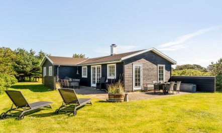 'Mata' - 700m from the sea