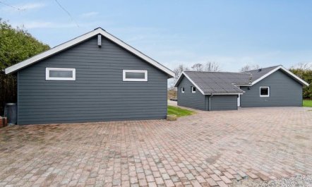 'Fidelia' - 400m from the sea 1