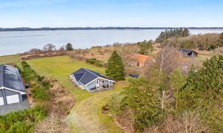 'Arleta' - 250m to the fjord