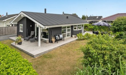 'Sjarlotte' - 100m from the sea