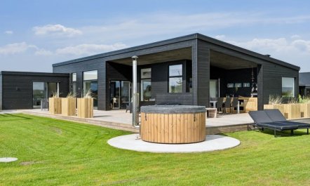 'Lyder' - 400m from the sea