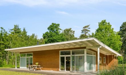 'Dagny' - 100m from the sea