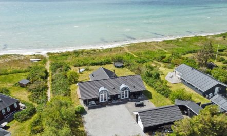 'Elspeth' - 25m from the sea