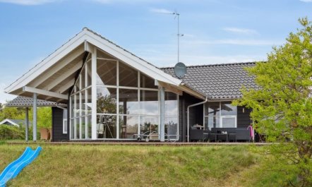 'Elspeth' - 25m from the sea 7