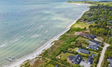 'Elspeth' - 25m from the sea 1