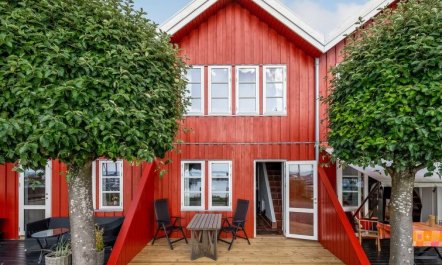 'Ulvi' - 15m from the sea