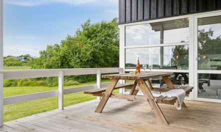 'Katharine' - 175m from the sea 5