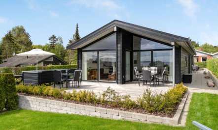 'Øgoti' - 250m from the sea