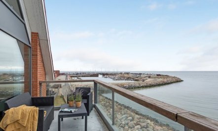 'Femme' - 15m from the sea