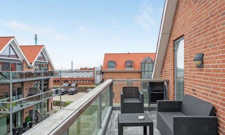 'Femme' - 15m from the sea 6