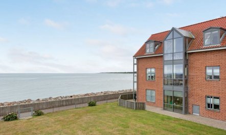 'Femme' - 15m from the sea 5