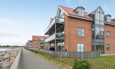 'Femme' - 15m from the sea 4