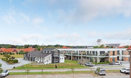 'Femme' - 15m from the sea 2