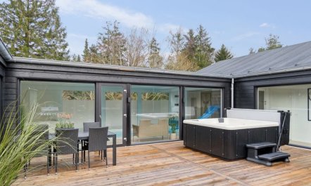 'Lanessa' - 800m from the sea 5