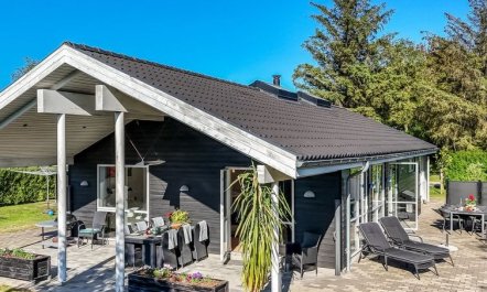 'Shania' - 300m from the sea