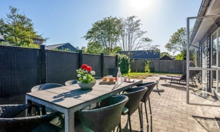 'Shania' - 300m from the sea 5