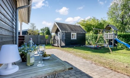 'Shania' - 300m from the sea 4