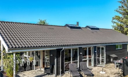 'Shania' - 300m from the sea 2