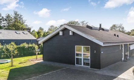 'Shania' - 300m from the sea 1