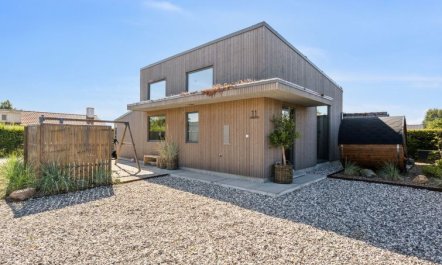 'Elvie' - 150m from the sea