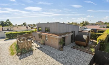 'Elvie' - 150m from the sea 3