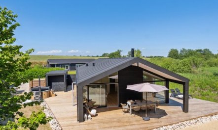 'Lonneke' - 450m from the sea