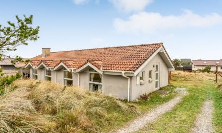 'Annemone' - 600m from the sea