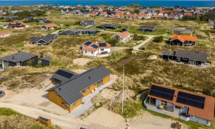 'Helga' - 650m from the sea 1