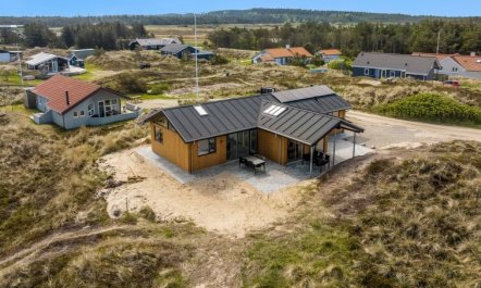 'Helga' - 650m from the sea 6