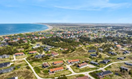 'Helga' - 650m from the sea 4