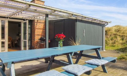 'Madsen' - 500m from the sea 6