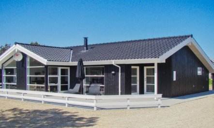 'Nani' - 900m from the sea