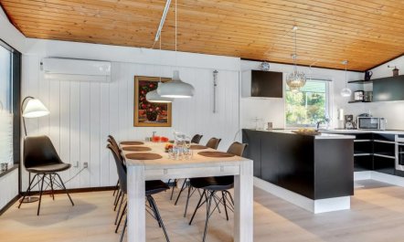 'Alida' - 1.1km from the sea 1