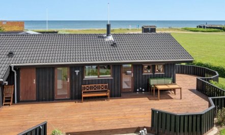 'Gyda' - 100m from the sea