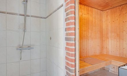 'Gytha' - 75m from the sea 5