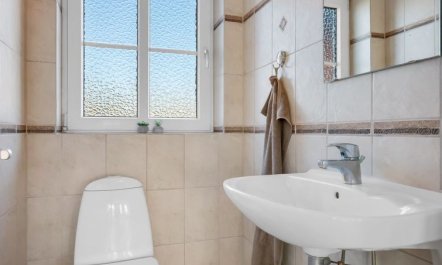 'Gytha' - 75m from the sea 6