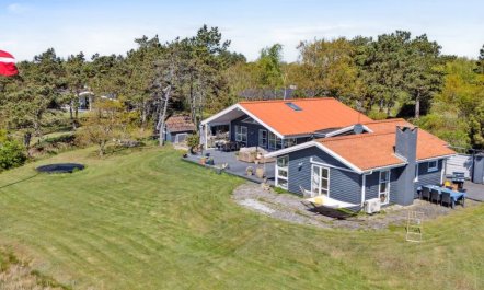 'Hening' - 50m from the sea