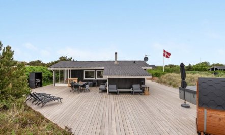 'Rolfkarl' - 500m from the sea