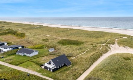 'Amandus' - 100m from the sea 2