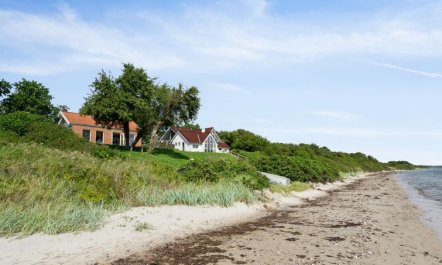 'Bryngeir' - 25m from the sea 3