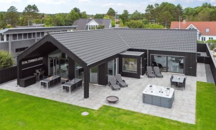 'Straale' - 50m from the sea