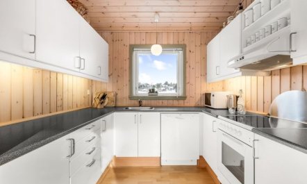 'Kai' - 500m to the fjord