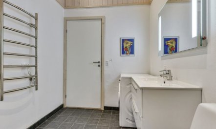 'Nelie' - 40km from the sea 5