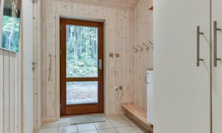 'Nelie' - 40km from the sea 2