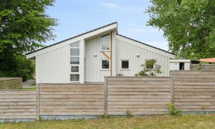 'Beske' - 130m from the sea 1